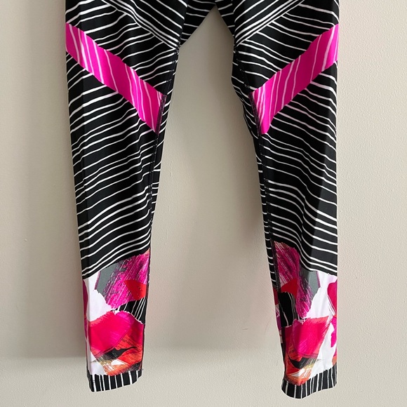 Calvin Klein Performance Leggings Size Medium - Picture 5 of 9